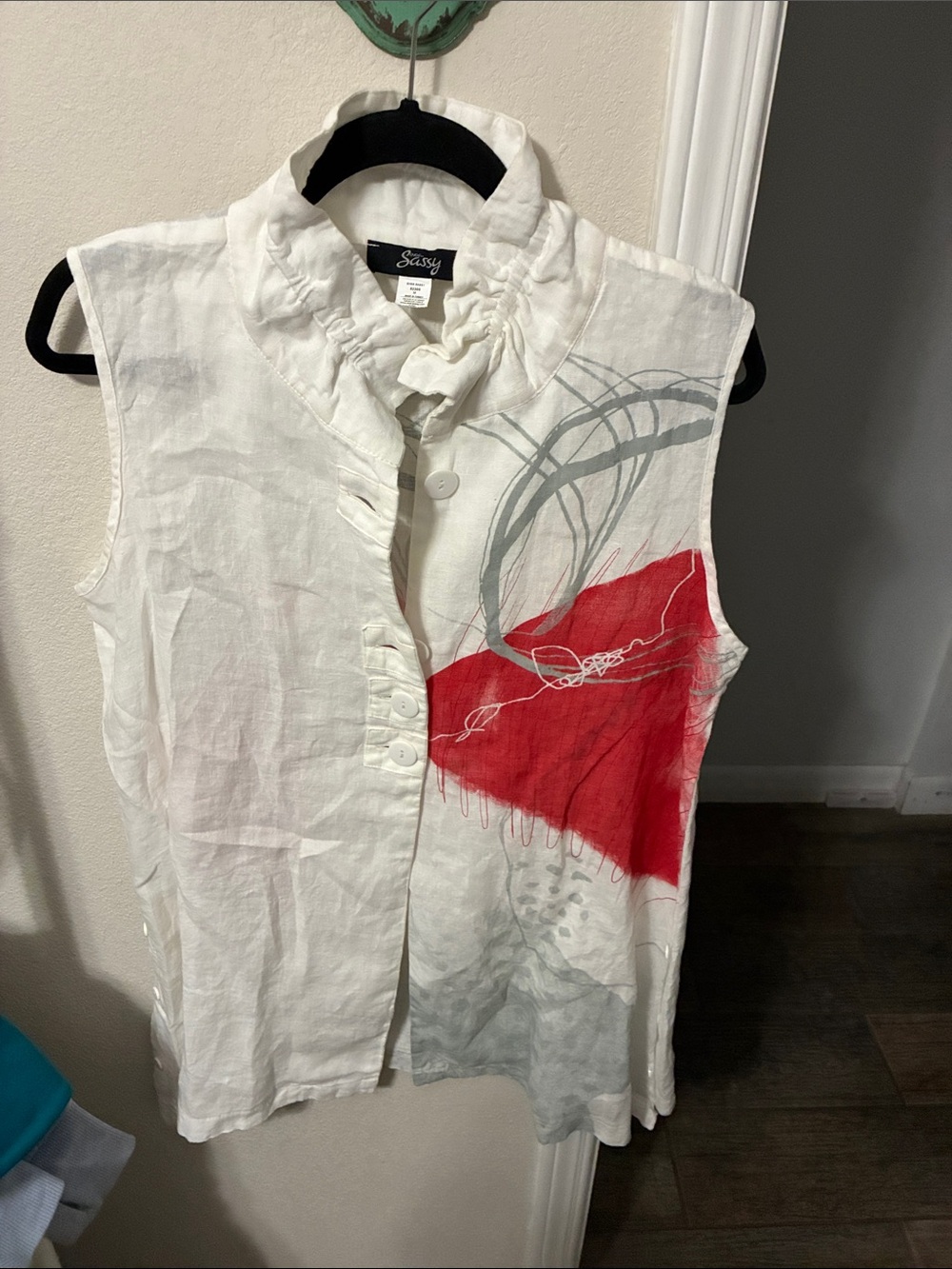 Sassy Sleeveless Linen Top with Bold Red & Gray Art